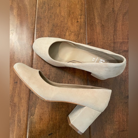 Nude suede block heels - Picture 2 of 6